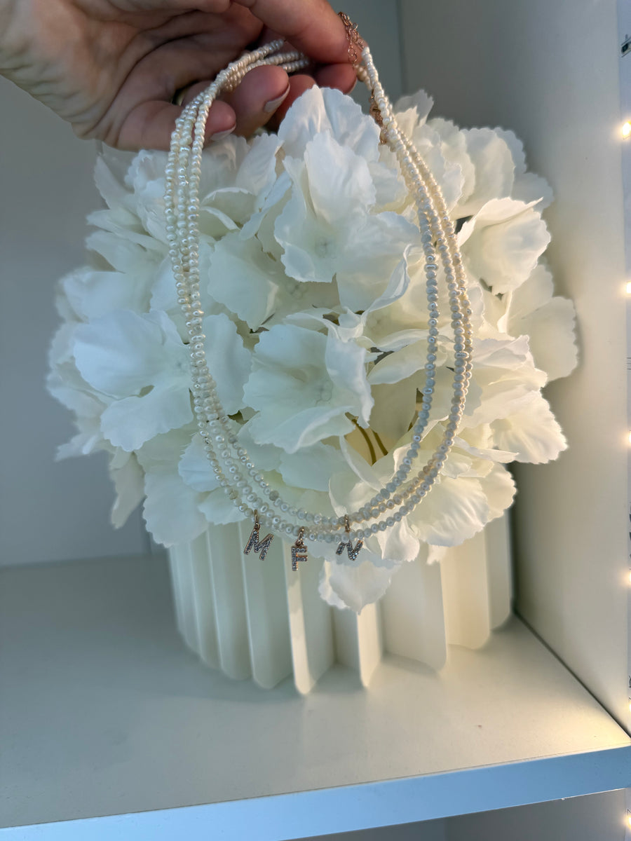 Collana perle risine e lettera personalizzata
