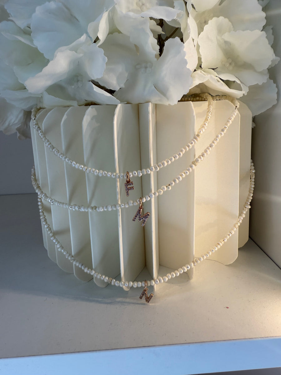 Collana perle risine e lettera personalizzata